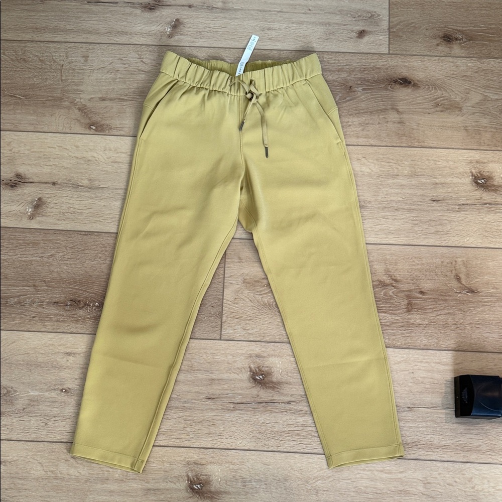 Lululemon On the Fly 7/8 pant Yellow Drawstring Joggers